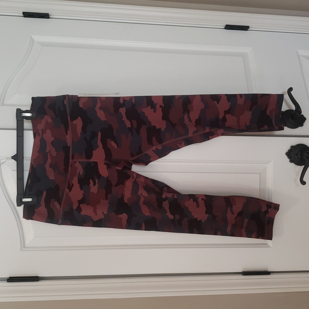 NWT Lululemon Size 14 Wunder Train HR Crop 23"